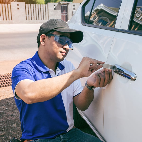 la cerrajería de autos ofrece servicios de duplicado de llaves para autos